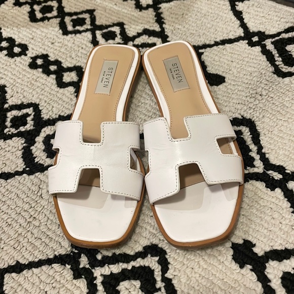 Steven By Steve Madden Shoes - Steven by Steve Madden Hadyn White Leather Sandals EUC